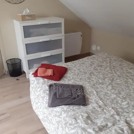 ホームステイ Le Pavillon Des Pilotes - 6pers - Circuit Des 24h - Wi-fi La Suze-sur-Sarthe